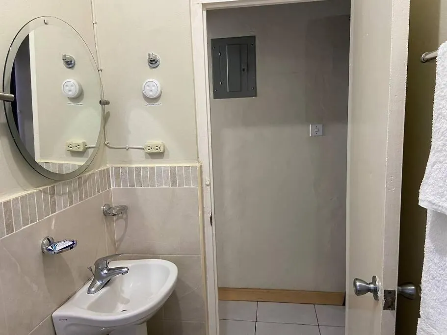 1 Bdr Apt #5 At Ramparts Near Sangster Airport مونتيغو باي شقة